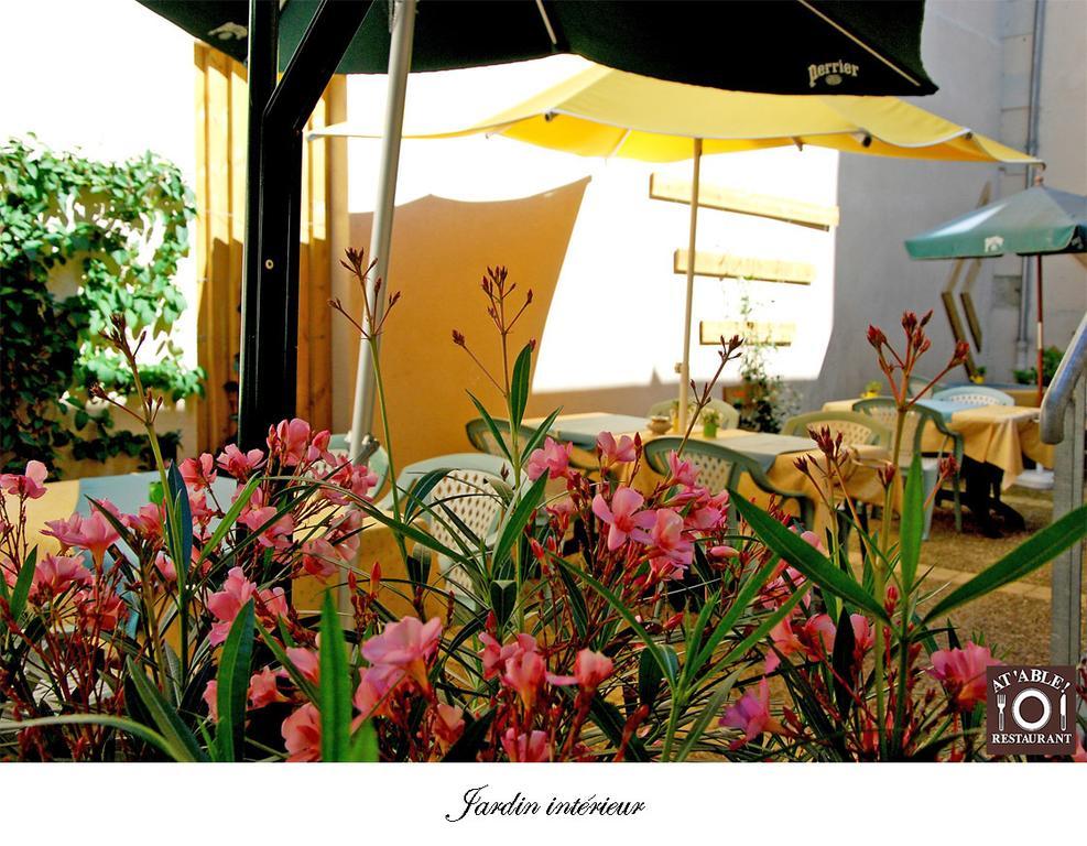 Logis Hotel Restaurant La Boule D'Or Chinon Eksteriør bilde