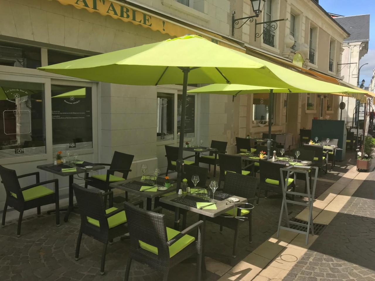 Logis Hotel Restaurant La Boule D'Or Chinon Eksteriør bilde